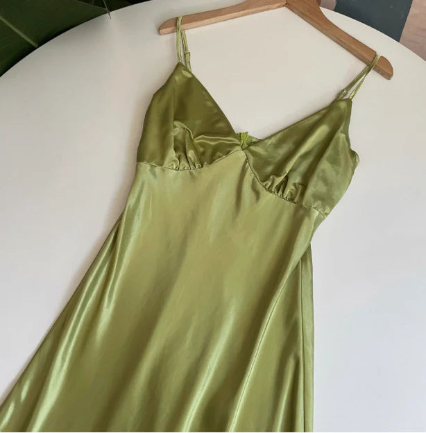 Weitese Dress Spaghetti Straps Simple V-neck Satin Green Sleeveless Backless Prom Dress